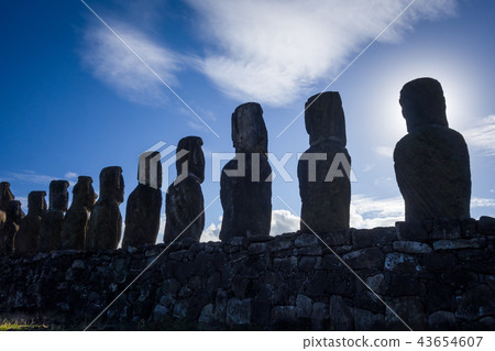 Moais statues, ahu Tongariki, easter island 43654607