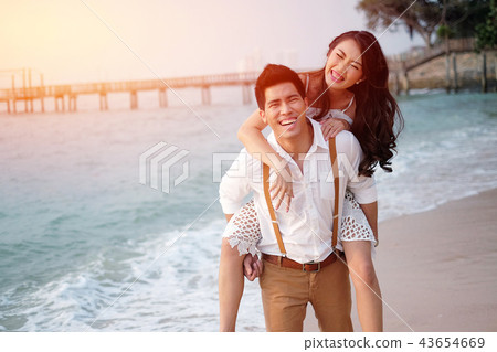 Happy romantic couple on the beach 43654669