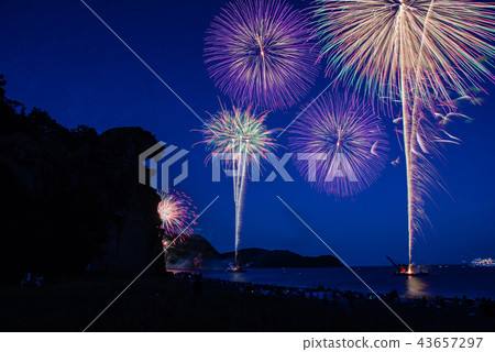 Mie Prefecture Kumano Grand Fireworks Festival Shishiiwa Comparative light synthesis Mie Prefecture Kumano Grand Fireworks Festival Shishiiwa Comparative light synthesis 43657297