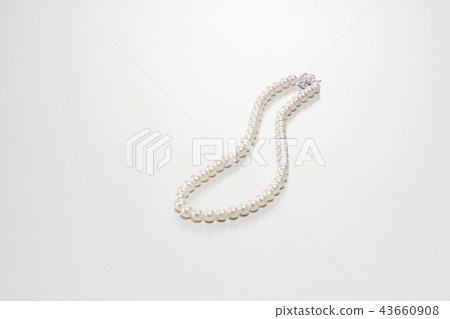 Pearl necklace Pearl necklace 43660908