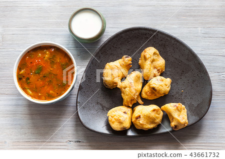 Chicken Pakoda pieces on plate on wooden table 43661732