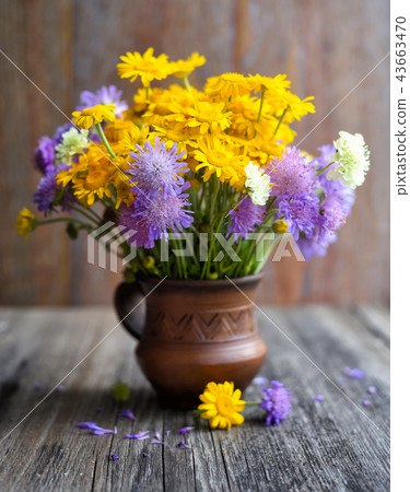 Bouquet of wildflowers 43663470