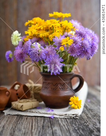Bouquet of wildflowers 43663471