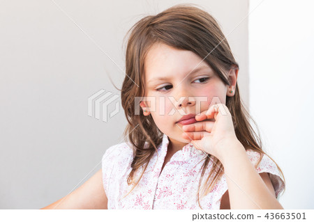 Face portrait of elegant blond little girl Face portrait of elegant blond little girl 43663501