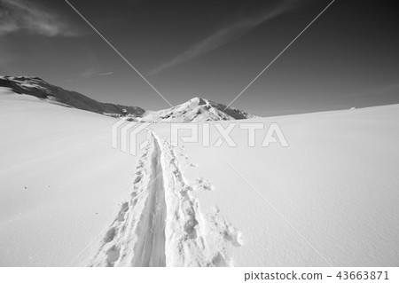 Winter adventures in the Alps 43663871