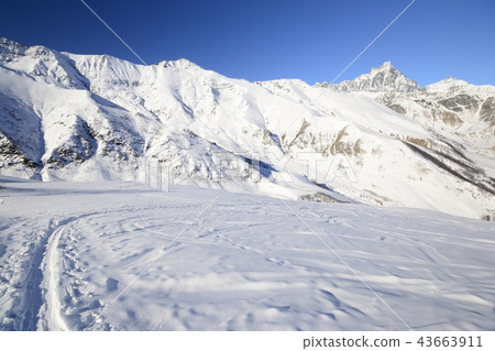 Winter adventures in the Alps 43663911