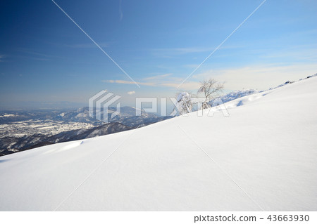White ski slope 43663930