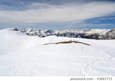 Majestic alpine arc 43665713