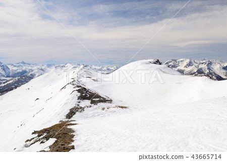 Majestic alpine arc 43665714