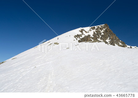 Alpinist towards the summit Alpinist towards the summit 43665778
