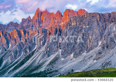 Light of sunset on the beautiful Dolomites Light of sunset on the beautiful Dolomites 43668320