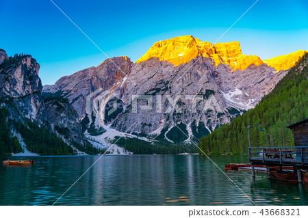 Sunrise light on the Mount Seekofel of Dolomites 43668321