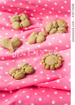 shortbread biscuits figure on a pink background 43672686