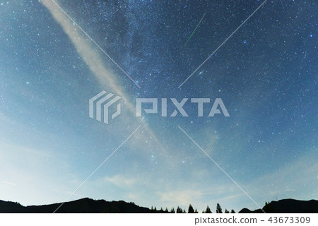 Milky Way and Perseus meteor shower 43673309
