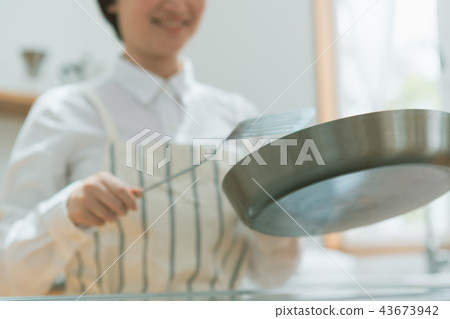 frying pan, frying-pan, frypan 43673942