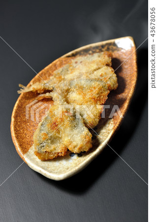 deep-fried horse mackerel   43678056