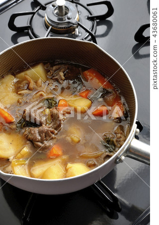 Make meat and potatoes. 43680061