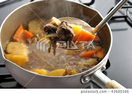 Make meat and potatoes. 43680166