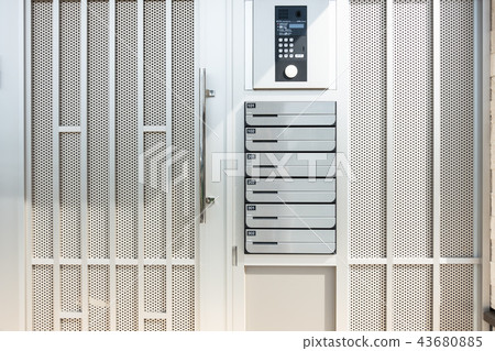 Auto lock entrance facility 43680885