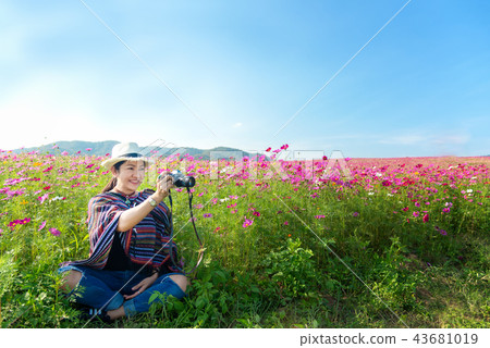 Traveler Asian women sitting and take a photo Traveler Asian women sitting and take a photo 43681019