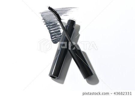 Black mascara 43682331