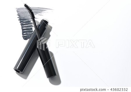Black mascara 43682332