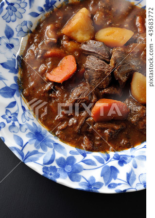 燉牛肉 43683772