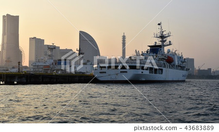 Sunset view of Yokohama Port Minato Mirai buildings and patrol boats shining in the setting sun 43683889
