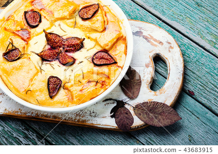Italian focaccia with figs Italian focaccia with figs 43683915
