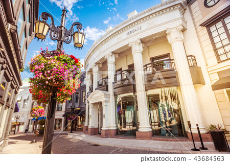 Versace shop on Rodeo drive in Los angeles Versace shop on Rodeo drive in Los angeles 43684563