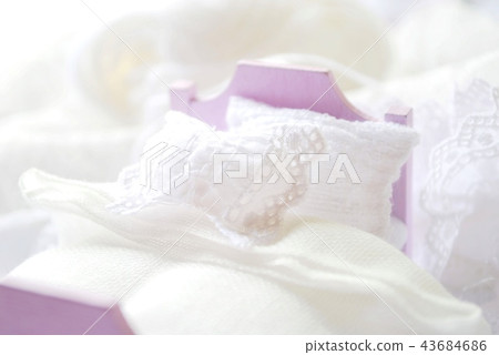 Miniature beds and cushions Miniature beds and cushions 43684686