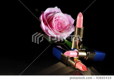 玫瑰和口紅 43685419