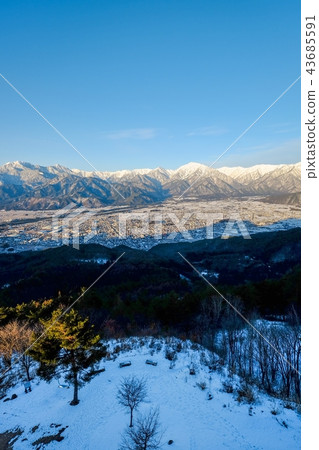 信州和大町市的冬季景色 信州和大町市的冬季景色 43685591
