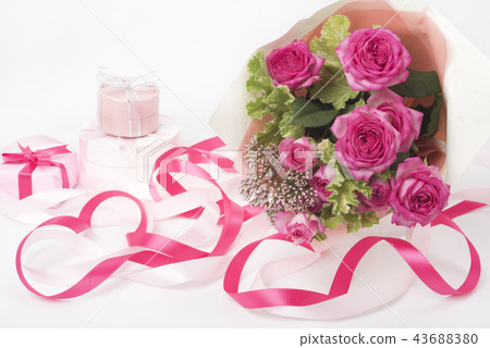 A bouquet of roses A bouquet of roses 43688380