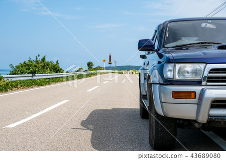 Cars and roads 43689080