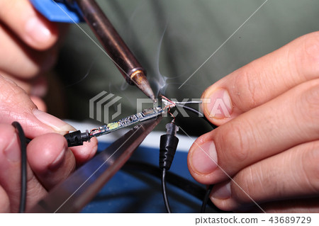 Use Soldering Iron to weld connection pore Use Soldering Iron to weld connection pore 43689729
