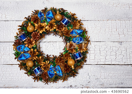 Christmas wreath top view 43690562