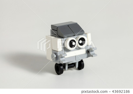 由塊製成的機器人(原創) 由塊製成的機器人(原創) 43692186