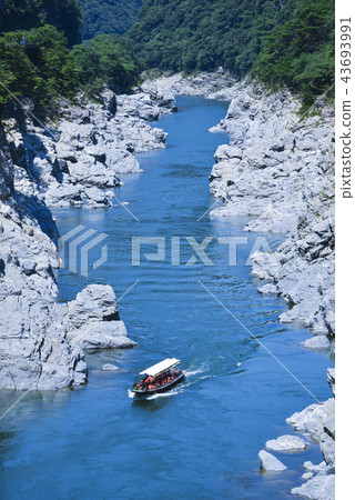 Boat descent in Oboke gorge 43693991