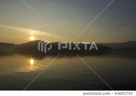 黎明的多哥湖（來自夏威夷溫泉一側） 43695743
