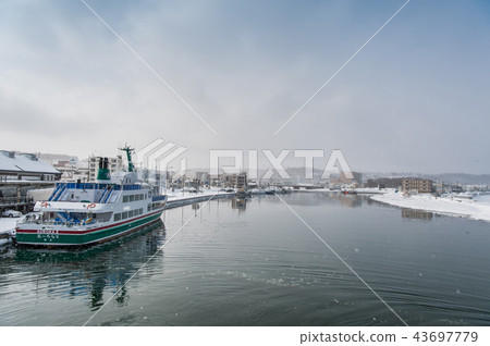 Net walking port in the sunset 43697779