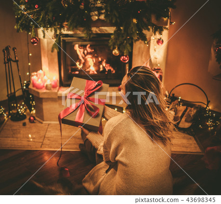 Beautiful youn woman with a Christmas gift Beautiful youn woman with a Christmas gift 43698345