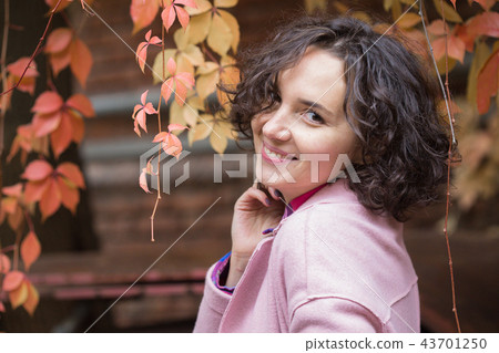 portrait of a happy smiling girl portrait of a happy smiling girl 43701250