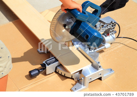 Small carpenter Challenge to power tools Small carpenter Challenge to power tools 43701789