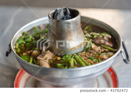 Braised beef clear with meat tendon soup stew 43702472