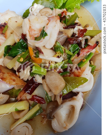 Dry fried hot and sour seafood soup (Dry Tom Yum) Dry fried hot and sour seafood soup (Dry Tom Yum) 43702833