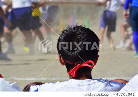 Junior high school students waiting for turn at an athletic meet 43703041