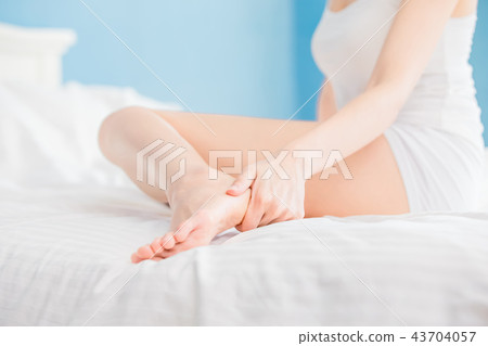 woman apply cream with foot 43704057