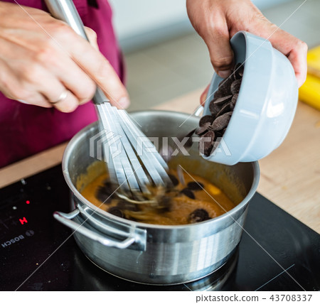 chef at work 43708337