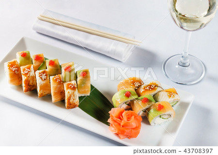 set of sushi 43708397